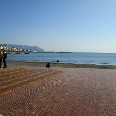 Blu Mare Lägenhet Salerno Exteriör bild